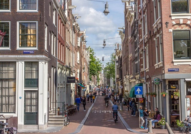 Scenic view of Amsterdam’s iconic Nine Streets, featuring historic architecture and charming canals near Pulitzer Amsterdam.